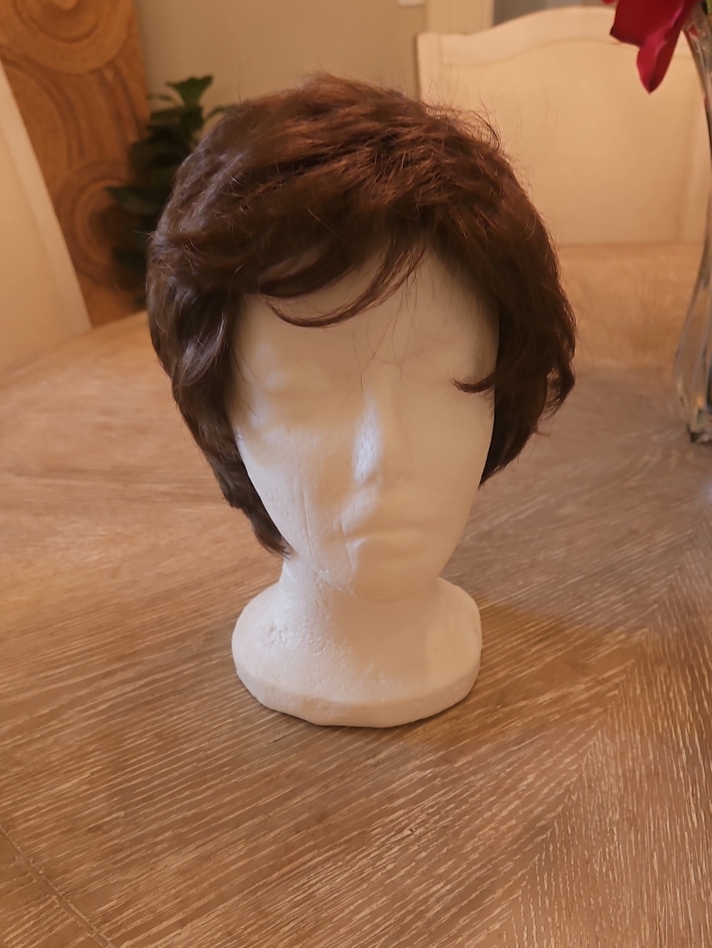 Short Layered Synthetic Wig in Medium Brown - Unbranded